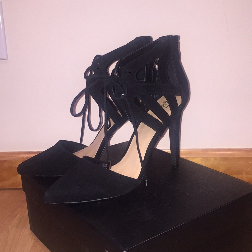 Joe’s Camden heels black